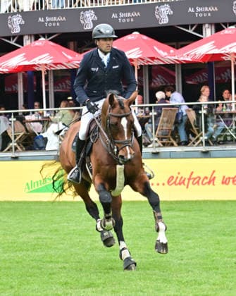 GER; Al Shira aa Deutsches Spring- & Dressur Derby Hamburg 14.05.2026, GER; Al Shira aa Deutsches Spring- & Dressur Derby Hamburg, Preis der Deutschen Vermögensberatung AG - Championat von Hamburg, Al Shira aa CSI5* Tour im Bild 3.Platz Arne van Heel (NED) auf Keaton HV