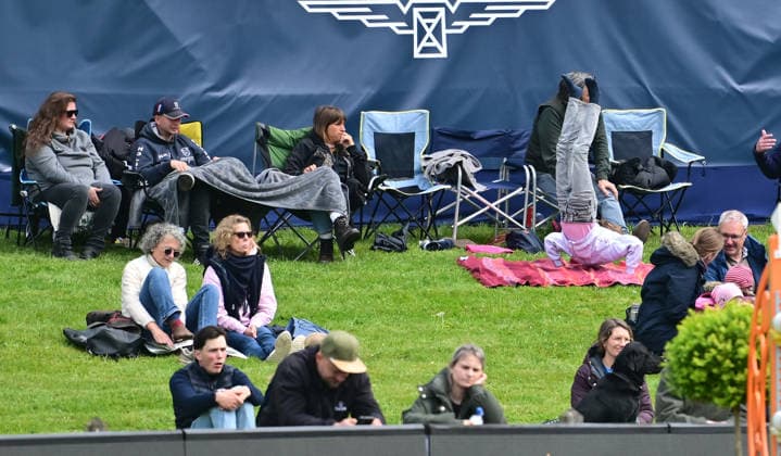 GER; Al Shira aa Deutsches Spring- & Dressur Derby Hamburg 14.05.2026, GER; Al Shira aa Deutsches Spring- & Dressur Derby Hamburg, Preis der Deutschen Vermögensberatung AG - Championat von Hamburg, Al Shira aa CSI5* Tour im Bild Feature Zuschauer wieder bei besserem Wetter