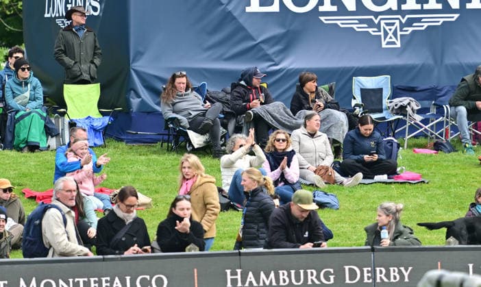 GER; Al Shira aa Deutsches Spring- & Dressur Derby Hamburg 14.05.2026, GER; Al Shira aa Deutsches Spring- & Dressur Derby Hamburg, Preis der Deutschen Vermögensberatung AG - Championat von Hamburg, Al Shira aa CSI5* Tour im Bild Feature Zuschauer wieder bei besserem Wetter
