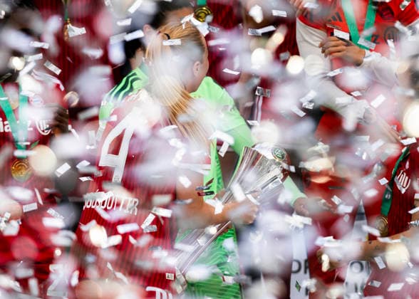 Koeln, RheinEnergieStadion, 14.05.2026: Glodis Viggosdottir of Muenchen celebrates the win of the cup during the DFB cup final VFL Wolfsburg v. FC Bayern Muenchen.