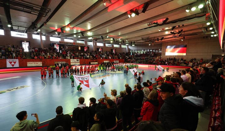 Stuttgart , Futsal Bundesliga Finale Deutsche Meisterschaft Spiel 2 , TSV Weilimdorf vs. HOT 05 Futsal , Übersicht Scharrena bei der Hymne
