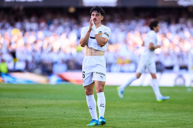 Valencia CF v Rayo Vallecano - LaLiga EA Sports VALENCIA, SPAIN - MAY 14: Diego Lopez of Valencia CF reacts to fans after scoring during to the LaLiga EA Sports match between Valencia CF and Rayo Vallecano at Estadio Mestalla on May 14, 2026 in Valencia, Spain. (Photo by Jose Torres Photo Players Images Magara Press) Valencia Estadio Mestalla Spain Copyright: xJosexTorresx