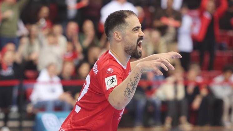 Stuttgart , Futsal Bundesliga Finale Deutsche Meisterschaft Spiel 2 , TSV Weilimdorf vs. HOT 05 Futsal , Kennedy Alves Ribeiro ( Wei ) nach seinem Tor zum 2 : 1 , Jubel