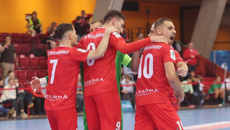 Stuttgart , Futsal Bundesliga Finale Deutsche Meisterschaft Spiel 2 , TSV Weilimdorf vs. HOT 05 Futsal , Jubel , von links:Mergin Dervishaj Davud Vehab Amer Dzindic ( Weil )