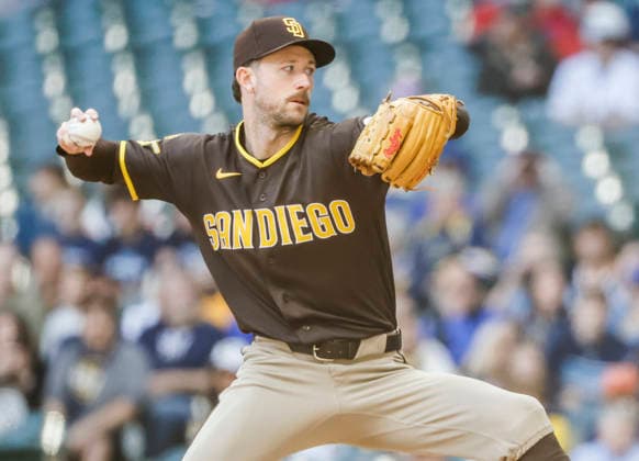 San Diego Padres starting pitcher Griffin Canning throws in the first inning of the MLB, Baseball Herren, USA game between the San Diego Padres and the Milwaukee Brewers at American Family Field in Milwaukee, Wisconsin on Thursday, May 14, 2026.  MIL20260514807 TANNENxMAURY
