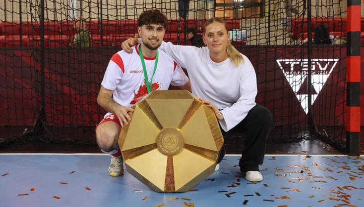 Stuttgart , Futsal Bundesliga Finale Deutsche Meisterschaft Spiel 2 , TSV Weilimdorf vs. HOT 05 Futsal , Jubel Weilimdorf , von links: Hajrulla Redzepi Dafina Redzepi