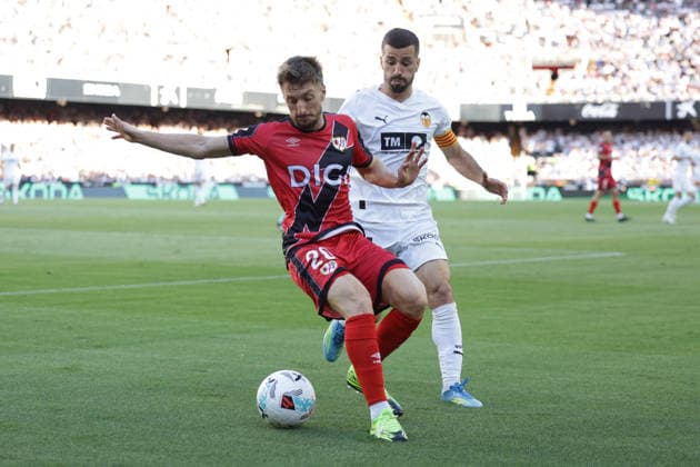 ESP: LaLiga EA Sports Valencia CF v Rayo Vallecano Ivan Balliu of Rayo Vallecano battles for possession against Jose Gaya of Valencia during LaLiga EA Sports, between Valencia CF v Rayo Vallecano played at Mestalla Stadium in Valencia on May 14th, 2026 in Spain; Valencia Spain Futbol Copyright: xOmarxArnaux xAgenciaxLOFx