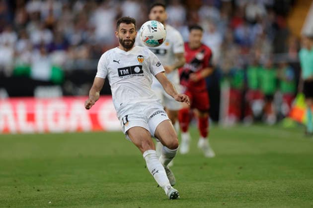 ESP: LaLiga EA Sports Valencia CF v Rayo Vallecano Largie Ramazani of Valencia controls the ball during LaLiga EA Sports, between Valencia CF v Rayo Vallecano played at Mestalla Stadium in Valencia on May 14th, 2026 in Spain; Valencia Spain Futbol Copyright: xOmarxArnaux xAgenciaxLOFx