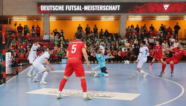 Stuttgart , Futsal Bundesliga Finale Deutsche Meisterschaft Spiel 2 , TSV Weilimdorf vs. HOT 05 Futsal , Spielszene