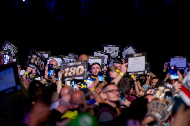 2026 BetMGM Premier League Darts, Night 15, Birmingham Luke Littler prepares to walk on during the 2026 BetMGM Premier League Darts, Night 15 at the Utilita Arena, Birmingham, England on 14 May 2026 Credit: Alex Young Every Second Media Editorial use only. All images are copyright Every Second Media Limited. No images may be reproduced without prior permission. Copyright: xIMAGO EveryxSecondxMediax ESM-1992-0022 AlexxYoungx xEveryxSecondxMediax