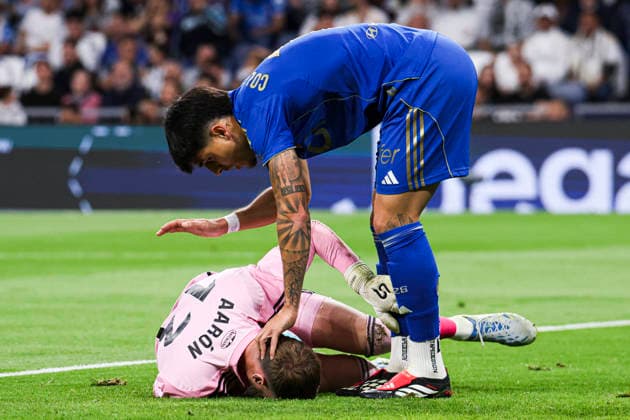 Real Madrid CF vs. Real Oviedo, on the 36th matchday of the 2025 26 Spanish First Division May 14, 2026, Madrid, Spain: Escandell protects the ball during the Spanish championship LaLiga football match between Real Madrid CF and Real Oviedo on 14 May 2026 at Estadio Santiago Bernabeu in Madrid, Spain. Madrid, Spain Madrid Madrid Spain Copyright: xAlejandroxMatiasx