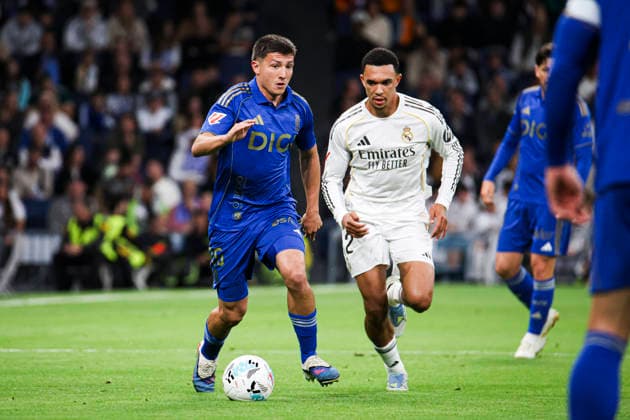 Real Madrid CF vs. Real Oviedo, on the 36th matchday of the 2025 26 Spanish First Division May 14, 2026, Madrid, Spain: Thiago Fernandez is defended by Trent Alexander Arnold during the Spanish championship LaLiga football match between Real Madrid CF and Real Oviedo on 14 May 2026 at Estadio Santiago Bernabeu in Madrid, Spain. Madrid, Spain Madrid Madrid Spain Copyright: xAlejandroxMatiasx