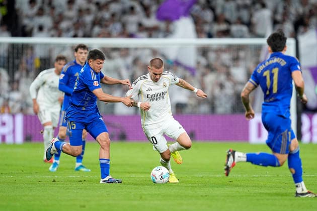 May 14, 2026, Madrid, Madrid, Spain: Franco Mastantuono of Real Madrid CF and Alberto Reina of Real Oviedo in action during the Spanish League, LaLiga EA Sports, football match played between Real Madrid and Real Oviedo at Bernabeu stadium on May 14, 2026, in Madrid, Spain. Real Madrid V Real Oviedo - LaLiga EA Sports  - ZUMAa181 20260514_zaa_a181_105 Copyright: xOscarxJ.xBarrosox