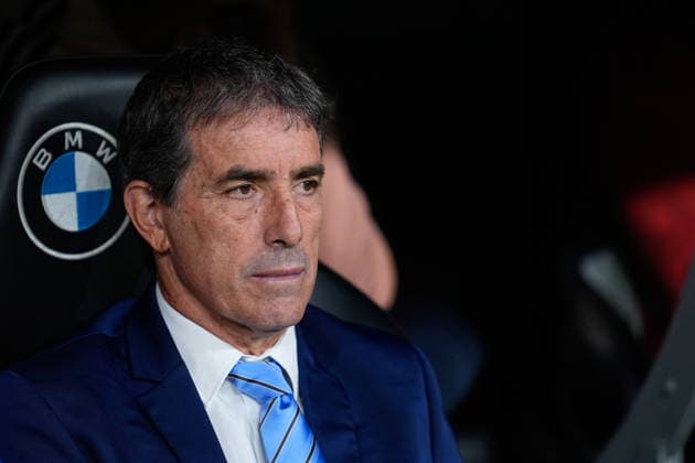 May 14, 2026, Madrid, Madrid, Spain: Guillermo Almada, head coach of Real Oviedo, looks on during the Spanish League, LaLiga EA Sports, football match played between Real Madrid and Real Oviedo at Bernabeu stadium on May 14, 2026, in Madrid, Spain. Real Madrid V Real Oviedo - LaLiga EA Sports  - ZUMAa181 20260514_zaa_a181_120 Copyright: xDennisxAgyemanx