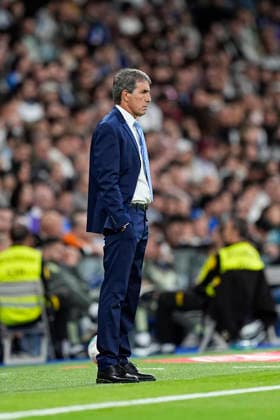 May 14, 2026, Madrid, Madrid, Spain: Guillermo Almada, head coach of Real Oviedo, looks on during the Spanish League, LaLiga EA Sports, football match played between Real Madrid and Real Oviedo at Bernabeu stadium on May 14, 2026, in Madrid, Spain. Madrid Spain - ZUMAa181 20260514_zaa_a181_110 Copyright: xOscarxJ.xBarrosox