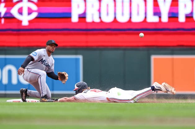 May 14, 2026, Minneapolis, Minnesota, USA: Minnesota Twins second baseman LUKE KEASCHALL (15) slides safely into second base for a stolen base in the eighth inning during a MLB, Baseball Herren, USA Baseball game between the Miami Marlins and the Minnesota Twins at Target Field in Minneapolis, Minnesota on May 14th, 2026. ZUMA Press Wire. Minneapolis USA - ZUMAg254 20260514_zsp_g254_072 Copyright: xStevenxGarciax