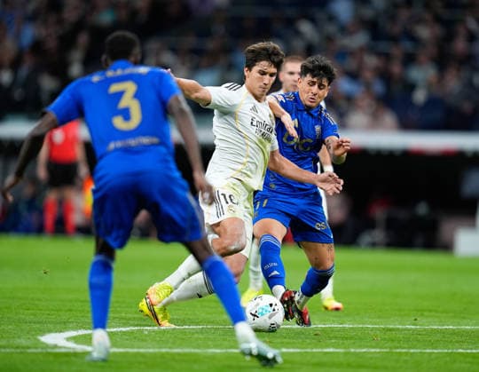 May 14, 2026, Madrid, Madrid, Spain: Gonzalo Garcia of Real Madrid CF and Santiago Colombatto of Real Oviedo compete for the ball during the Spanish League, LaLiga EA Sports, football match played between Real Madrid and Real Oviedo at Bernabeu stadium on May 14, 2026, in Madrid, Spain. Madrid Spain - ZUMAa181 20260514_zaa_a181_217 Copyright: xDennisxAgyemanx