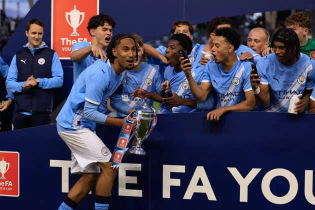 U18 Manchester City v U18 Manchester United, ManU FA Youth Cup Kaden Braithwaite (4) of Manchester City with with the trophy at the end of the FA Youth Cup Final match between U18 Manchester City and U18 Manchester United at the Joie Stadium, Manchester, UK on 14 May 2026. Manchester Joie Stadium Gt Manchester UK Editorial use only DataCo restrictions apply See www.football-dataco.com , Copyright: xConorxMolloyx PSI-24255-0057