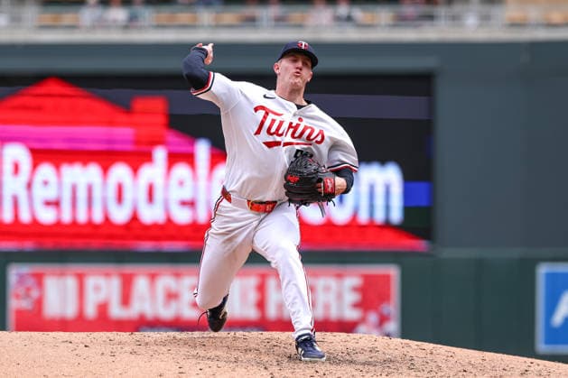 May 14, 2026, Minneapolis, Minnesota, USA: Minnesota Twins starting pitcher ZEBBY MATTHEWS (52) pitches in the seventh inning during a MLB, Baseball Herren, USA Baseball game between the Miami Marlins and the Minnesota Twins at Target Field in Minneapolis, Minnesota on May 14th, 2026. ZUMA Press Wire. Minneapolis USA - ZUMAg254 20260514_zsp_g254_056 Copyright: xStevenxGarciax