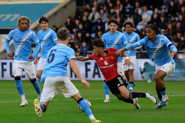 U18 Manchester City v U18 Manchester United, ManU FA Youth Cup JJ Gabriel (10) of Manchester United is surrounded by City players during the FA Youth Cup Final match between U18 Manchester City and U18 Manchester United at the Joie Stadium, Manchester, UK on 14 May 2026. Manchester Joie Stadium Gt Manchester UK Editorial use only DataCo restrictions apply See www.football-dataco.com , Copyright: xConorxMolloyx PSI-24255-0070