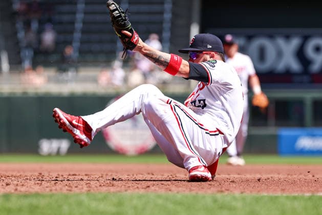 May 14, 2026, Minneapolis, Minnesota, USA: Minnesota Twins first baseman VICTOR CARATINI (37) makes the catch for an out against the Miami Marlins in the first inning during a MLB, Baseball Herren, USA Baseball game between the Miami Marlins and the Minnesota Twins at Target Field in Minneapolis, Minnesota on May 14th, 2026. ZUMA Press Wire. Minneapolis USA - ZUMAg254 20260514_zsp_g254_031 Copyright: xStevenxGarciax