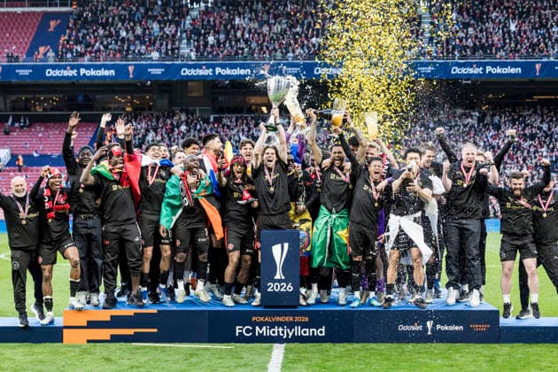 FC Copenhagen v FC Midtjylland, Oddset Cup final 2026, Copenhagen, Denmark Copenhagen, Denmark. 14th, May 2026. Mads Bech Sorensen and the players of FC Midtjylland can raise the trophy as winners of the 2026 Oddset Cup final between FC Copenhagen and FC Midtjylland at Parken in Copenhagen. Denmark, Copenhagen  Copyright: xGonzalesxPhoto LassexLagonix