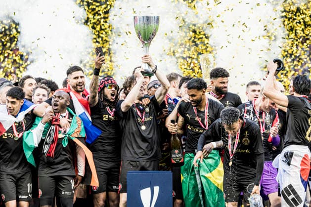 FC Copenhagen v FC Midtjylland, Oddset Cup final 2026, Copenhagen, Denmark Copenhagen, Denmark. 14th, May 2026. Mads Bech Sorensen and the players of FC Midtjylland can raise the trophy as winners of the 2026 Oddset Cup final between FC Copenhagen and FC Midtjylland at Parken in Copenhagen. Denmark, Copenhagen  Copyright: xGonzalesxPhoto LassexLagonix