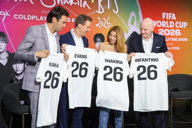 Global Citizen and FIFA announce World Cup Final Halftime Show (L-R) Brazilian former soccer player Kaka, CEO & Founder of Global Citizen Hugh Evans, Colombian artist Shakira and FIFA President Gianni Infantino hold up personalized jerseys during Global Citizen NOW in New York, New York, USA, 14 May 2026. Global Citizen and FIFA announced that the FIFA World Cup, WM, Weltmeisterschaft, Fussball Final Halftime Show on 19 July will feature Madonna, Shakira, and BTS as headliners. NEW YORK NEW YORK United States Copyright: xSARAHxYENESELx