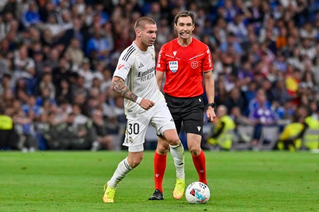 May 15, 2026, Madrid, Madrid, Spain: FRANCO MASTANTUONO of Real Madrid CF in action during the match corresponding to the thirty-six round of the 2025 26 First Division National League Championship between REAL MADRID C.F. Vs REAL OVIEDO, played at the Bernabeu Stadium on May 14, 2026, in Madrid, Spain. Madrid Spain - ZUMAc312 20260515_zsp_c312_010 Copyright: xOscarxManuelxSanchezx
