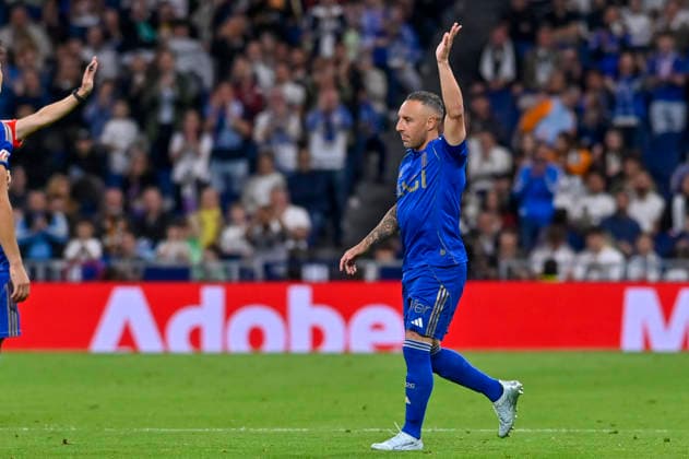 May 15, 2026, Madrid, Madrid, Spain: CAZORLA SANTI of Real Oviedo enters the field of play during the match corresponding to the thirty-six round of the 2025 26 First Division National League Championship between REAL MADRID C.F. Vs REAL OVIEDO, played at the Bernabeu Stadium on May 14, 2026, in Madrid, Spain. Madrid Spain - ZUMAc312 20260515_zsp_c312_027 Copyright: xOscarxManuelxSanchezx