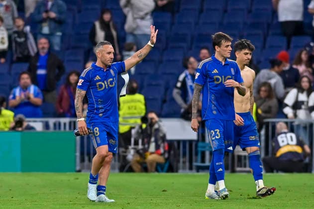 May 15, 2026, Madrid, Madrid, Spain: CAZORLA SANTI of Real Oviedo says goodbye during the match corresponding to the thirty-six round of the 2025 26 First Division National League Championship between REAL MADRID C.F. Vs REAL OVIEDO, played at the Bernabeu Stadium on May 14, 2026, in Madrid, Spain. Madrid Spain - ZUMAc312 20260515_zsp_c312_073 Copyright: xOscarxManuelxSanchezx