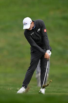 NEWTON SQUARE, PA - MAY 14: Matt Fitzpatrick of England hits the ball during round one of the 2026 PGA, Golf Herren Championship on May 14th, 2026 at Aronimink Golf Club in Newtown Square, PA.(Photo by Terence Lewis Icon Sportswire) GOLF: MAY 14 PGA PGA Championship EDITORIAL USE ONLY Icon260514095