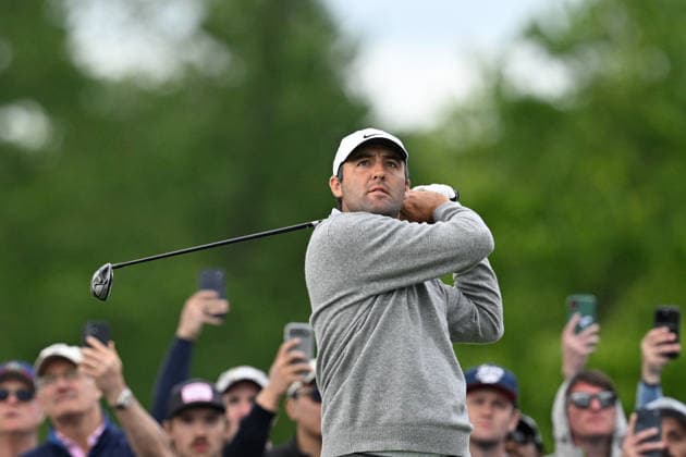 NEWTON SQUARE, PA - MAY 14: Scottie Scheffler of United States of America hits the ball during round one of the 2026 PGA, Golf Herren Championship on May 14th, 2026 at Aronimink Golf Club in Newtown Square, PA.(Photo by Terence Lewis Icon Sportswire) GOLF: MAY 14 PGA PGA Championship EDITORIAL USE ONLY Icon260514112