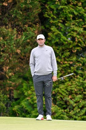 NEWTON SQUARE, PA - MAY 14: Scottie Scheffler of United States of America during round one of the 2026 PGA, Golf Herren Championship on May 14th, 2026 at Aronimink Golf Club in Newtown Square, PA.(Photo by Terence Lewis Icon Sportswire) GOLF: MAY 14 PGA PGA Championship EDITORIAL USE ONLY Icon260514121