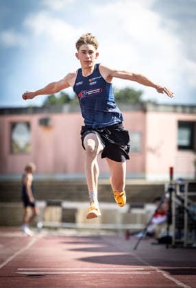 7. Wiesbadener Sprungmeeting - WI JUMP!; Wiesbaden, 14.05.2026 Leon Artur Bartz (LC Olympia Lorsch) im Dreisprung; 7. Wiesbadener Sprungmeeting - WI JUMP! am 14.05.2026 im Helmut-Schön-Sportpark in Wiesbaden (Hessen). Copyright: xBEAUTIFULxSPORTS R.xSchmittx
