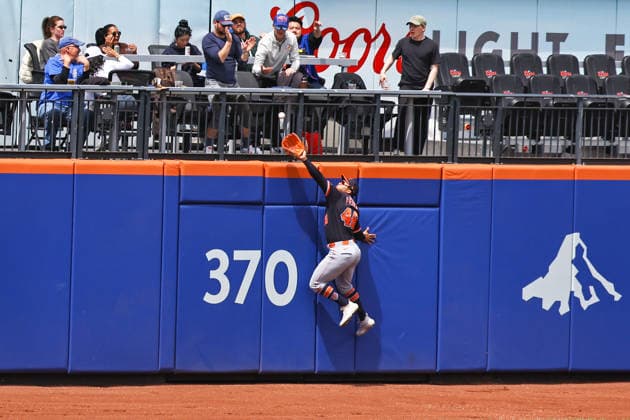 MLB, Baseball Herren, USA Tigers Vs. Mets Detroit Tigers outfielder Wenceel Perez attempts to catch a home run hit by New York Mets player Brett Baty during the fourth inning of a baseball game at Citi Field in Flushing, New York, on May 14, 2026. Flushing N.Y. United States  Copyright: xGordonxDonovanx originalFilename:donovan-mlbtiger260514_np8eD.jpg