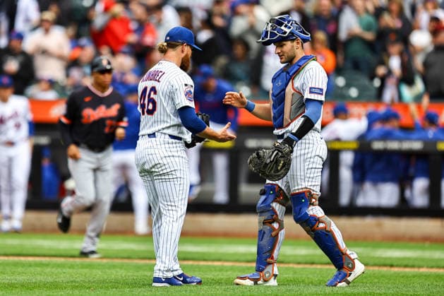 MLB, Baseball Herren, USA Tigers Vs. Mets New York Mets relief pitcher Craig Kimbrel 36 and catcher Hayden Senger 6 celebrate the Mets 9-4 win in the baseball game against the Detroit Tigers at Citi Field in Flushing, New York, on May 14, 2026. Flushing N.Y. United States  Copyright: xGordonxDonovanx originalFilename:donovan-mlbtiger260514_npBxq.jpg