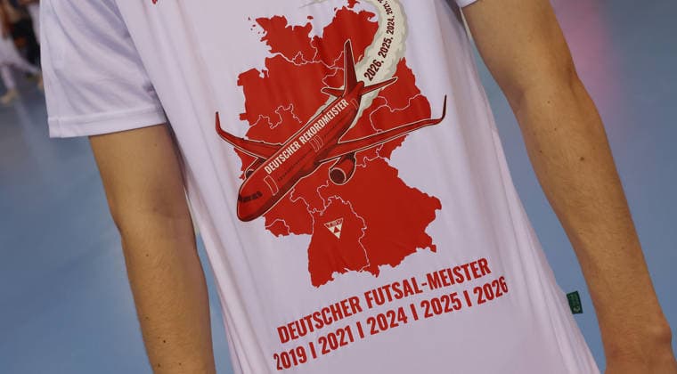 Stuttgart , Futsal Bundesliga Finale Deutsche Meisterschaft Spiel 2 , TSV Weilimdorf vs. HOT 05 Futsal , Meistershirt Weilimdorf