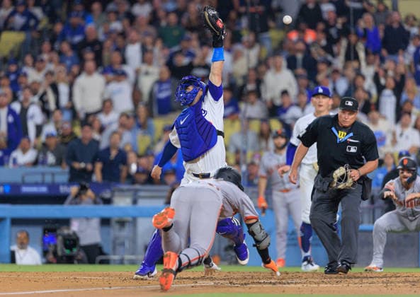 May 14, 2026, Los Angeles, California, USA: Will Smith 16 of the Los Angeles Dodgers is unable to catch the ball for an out at home and allowing Jung Hoo Lee 51 of the San Francisco Giants to score during a regular season MLB, Baseball Herren, USA game on Thursday May 14, 2026 at Dodger Stadium in Los Angeles, California. Dodgers defeat Giants, 5-2. JAVIER ROJAS PI Dodgers Defeat Giants, 5-2 - ZUMAp124 20260514_zaa_p124_014 Copyright: xJavierxRojasx