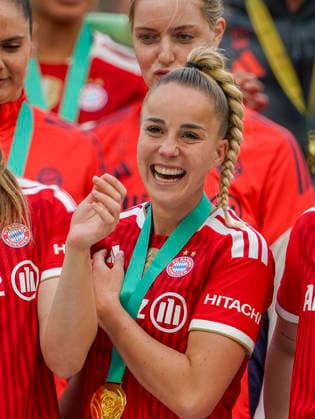 Deutschland: Fussball DFB-Pokal Frauen 2025 2026, Finale VfL Wolfsburg vs Bayern München RheinEnergieStadion (Köln): Geste, Gestik, Emotion Giulia Gwinn (FC Bayern München Frauen, 7) Mimik, Gesichtsausdruck, Emotion Köln Copyright: xAymanxAlahmedx