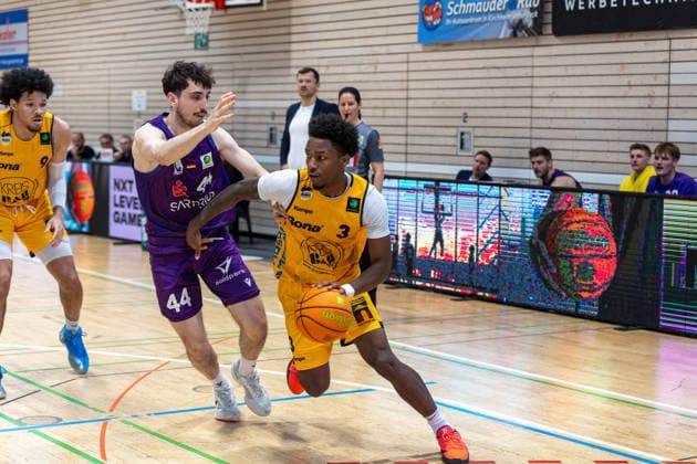 Julius Boehmer. (BG Goettingen, 44) Charles Tyorne Harris Jr. (Bozic Estriche Knights Kirchheim, 03) GER, Bozic Estriche Knights Kirchheim vs. BG Goettingen, BARMER 2. Basketball Bundesliga, Playoffs Spiel 4, Saison 2025 2026, 14.05.2026 GER, Bozic Estriche Knights Kirchheim vs. BG Goettingen, BARMER 2. Basketball Bundesliga, Playoffs Spiel 4, Saison 2025 2026, 14.05.2026 Goeppingen Copyright: xEibner-Pressefoto NinaxSanderx EP_NSR