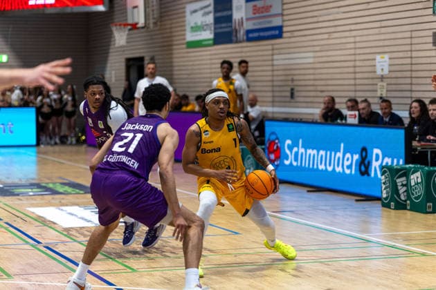 Zach Jackson (BG Goettingen, 21) Phillip Montreal Russell (Bozic Estriche Knights Kirchheim, 01) GER, Bozic Estriche Knights Kirchheim vs. BG Goettingen, BARMER 2. Basketball Bundesliga, Playoffs Spiel 4, Saison 2025 2026, 14.05.2026 GER, Bozic Estriche Knights Kirchheim vs. BG Goettingen, BARMER 2. Basketball Bundesliga, Playoffs Spiel 4, Saison 2025 2026, 14.05.2026 Goeppingen Copyright: xEibner-Pressefoto NinaxSanderx EP_NSR