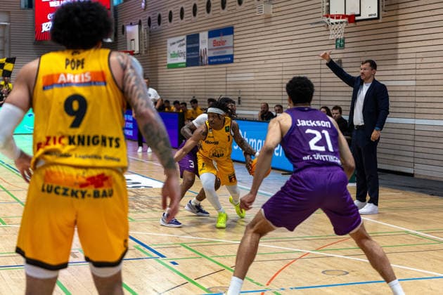 Tylan James Pope (Bozic Estriche Knights Kirchheim, 09) Phillip Montreal Russell (Bozic Estriche Knights Kirchheim, 01) Zach Jackson (BG Goettingen, 21) Fabian Strauss (BG Goettingen, Headcoach) GER, Bozic Estriche Knights Kirchheim vs. BG Goettingen, BARMER 2. Basketball Bundesliga, Playoffs Spiel 4, Saison 2025 2026, 14.05.2026 GER, Bozic Estriche Knights Kirchheim vs. BG Goettingen, BARMER 2. Basketball Bundesliga, Playoffs Spiel 4, Saison 2025 2026, 14.05.2026 Goeppingen Copyright: xEibner-Pressefoto NinaxSanderx EP_NSR