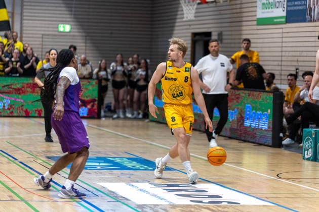 Jordan Sears (BG Goettingen, 03) Lucas Mayer (Bozic Estriche Knights Kirchheim, 08) GER, Bozic Estriche Knights Kirchheim vs. BG Goettingen, BARMER 2. Basketball Bundesliga, Playoffs Spiel 4, Saison 2025 2026, 14.05.2026 GER, Bozic Estriche Knights Kirchheim vs. BG Goettingen, BARMER 2. Basketball Bundesliga, Playoffs Spiel 4, Saison 2025 2026, 14.05.2026 Goeppingen Copyright: xEibner-Pressefoto NinaxSanderx EP_NSR