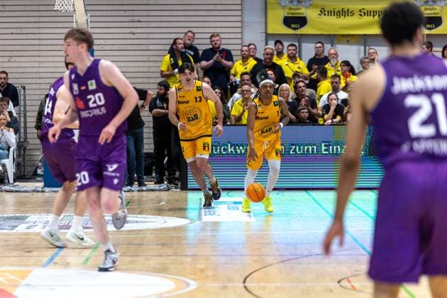 Janis Juenemann (BG Goettingen, 20) Nicholas Gerard Spinoso (Bozic Estriche Knights Kirchheim, 13) Phillip Montreal Russell (Bozic Estriche Knights Kirchheim, 01) GER, Bozic Estriche Knights Kirchheim vs. BG Goettingen, BARMER 2. Basketball Bundesliga, Playoffs Spiel 4, Saison 2025 2026, 14.05.2026 GER, Bozic Estriche Knights Kirchheim vs. BG Goettingen, BARMER 2. Basketball Bundesliga, Playoffs Spiel 4, Saison 2025 2026, 14.05.2026 Goeppingen Copyright: xEibner-Pressefoto NinaxSanderx EP_NSR