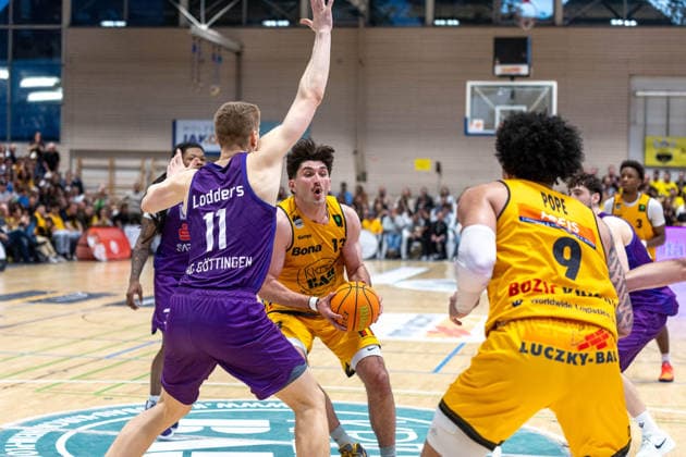Robin Lodders (BG Goettingen, 11) Nicholas Gerard Spinoso (Bozic Estriche Knights Kirchheim, 13) Tylan James Pope (Bozic Estriche Knights Kirchheim, 09) GER, Bozic Estriche Knights Kirchheim vs. BG Goettingen, BARMER 2. Basketball Bundesliga, Playoffs Spiel 4, Saison 2025 2026, 14.05.2026 GER, Bozic Estriche Knights Kirchheim vs. BG Goettingen, BARMER 2. Basketball Bundesliga, Playoffs Spiel 4, Saison 2025 2026, 14.05.2026 Goeppingen Copyright: xEibner-Pressefoto NinaxSanderx EP_NSR