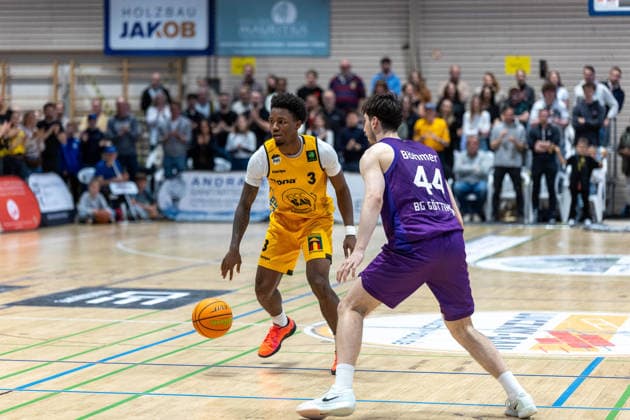 Charles Tyorne Harris Jr. (Bozic Estriche Knights Kirchheim, 03) Julius Boehmer. (BG Goettingen, 44) GER, Bozic Estriche Knights Kirchheim vs. BG Goettingen, BARMER 2. Basketball Bundesliga, Playoffs Spiel 4, Saison 2025 2026, 14.05.2026 GER, Bozic Estriche Knights Kirchheim vs. BG Goettingen, BARMER 2. Basketball Bundesliga, Playoffs Spiel 4, Saison 2025 2026, 14.05.2026 Goeppingen Copyright: xEibner-Pressefoto NinaxSanderx EP_NSR
