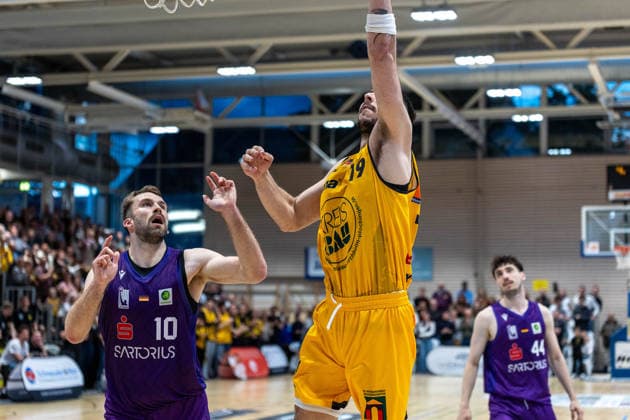 Hendrik Helge Drescher (BG Goettingen, 10) Aeneas Jung (Bozic Estriche Knights Kirchheim, 19) Julius Boehmer. (BG Goettingen, 44) GER, Bozic Estriche Knights Kirchheim vs. BG Goettingen, BARMER 2. Basketball Bundesliga, Playoffs Spiel 4, Saison 2025 2026, 14.05.2026 GER, Bozic Estriche Knights Kirchheim vs. BG Goettingen, BARMER 2. Basketball Bundesliga, Playoffs Spiel 4, Saison 2025 2026, 14.05.2026 Goeppingen Copyright: xEibner-Pressefoto NinaxSanderx EP_NSR