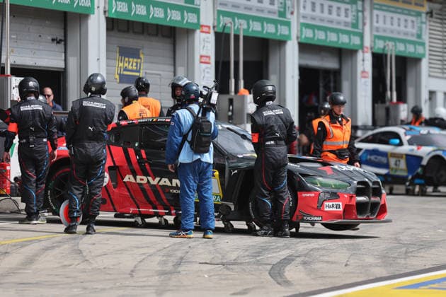 Nürburg, Deutschland 14.-17. Mai 2026: ADAC Ravenol 24h Rennen Nürburgring - 2026 - Freitag Qualifying Boxengasse - Pitlane Im Bild: 77 Schubert Motorsport - BMW M4 GT3 EVO - (Marco Wittmann GER, Philpp Eng AUT, Charles Weerts BEL, Robin Frijns NED) Nürburgring Rheinland Pfalz Copyright: xFotostandx xFabianxWernerx