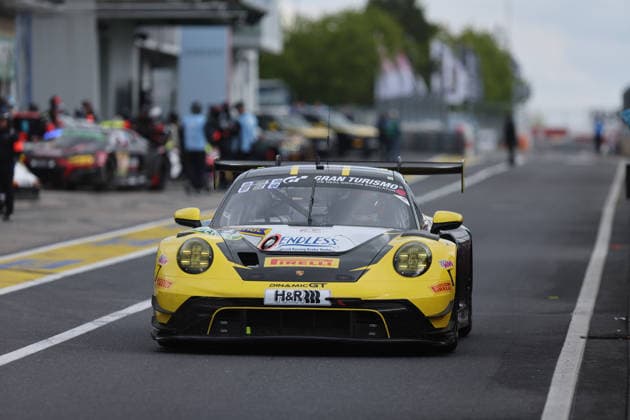Nürburg, Deutschland 14.-17. Mai 2026: ADAC Ravenol 24h Rennen Nürburgring - 2026 - Freitag Qualifying Boxengasse - Pitlane Im Bild: 54 Dinamic GT SRL - Porsche 911 GT3 R (992) Evo26 - (Bastian Buus DEN, Michael Klitgaard Christensen DEN, Joel Sturm GER, Loek Hartog NED) Nürburgring Rheinland Pfalz Copyright: xFotostandx xFabianxWernerx